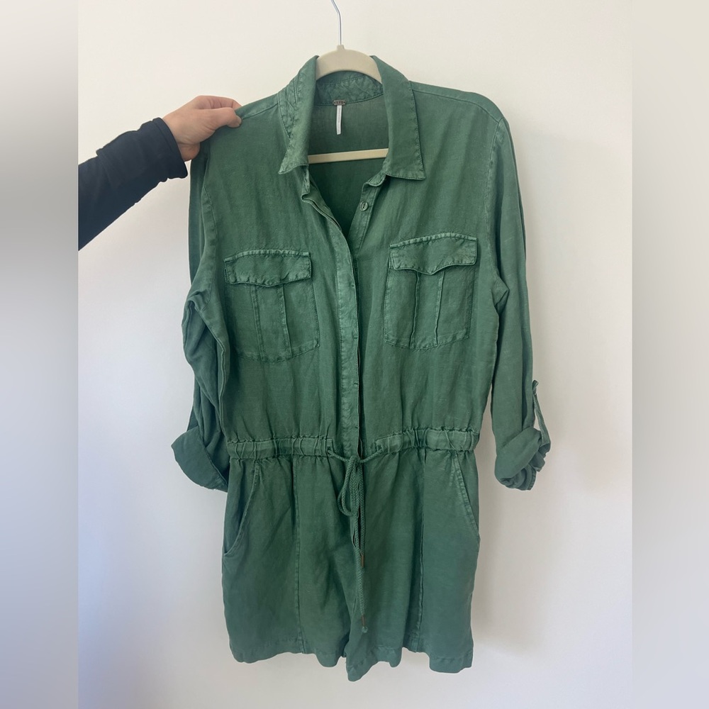 Green Jumpsuit with Collared Neckline and Relaxed Fit